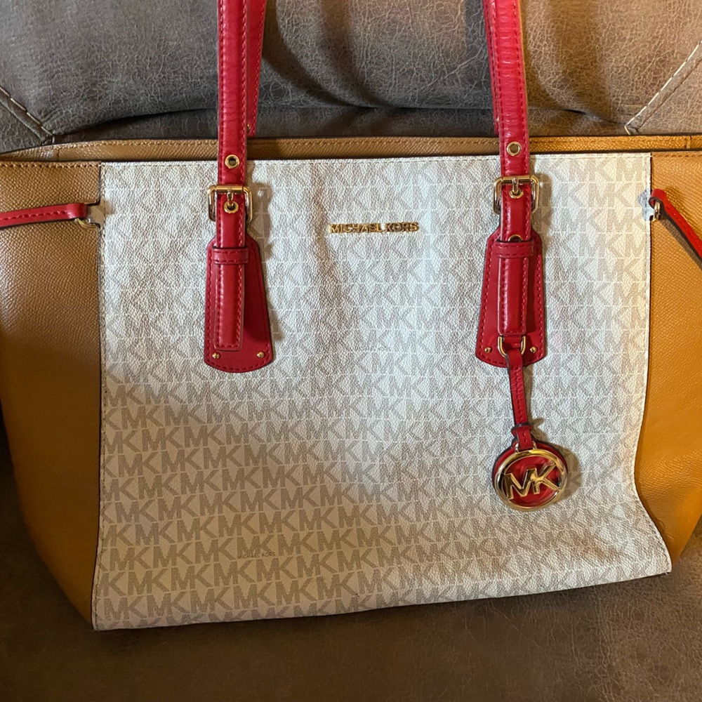 Michael Kors Voyager Medium logo tote